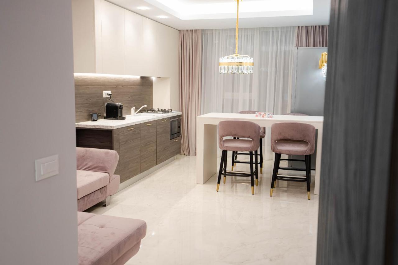 Deluxe Aparthotel Marwell Residence سوتْشافا المظهر الخارجي الصورة